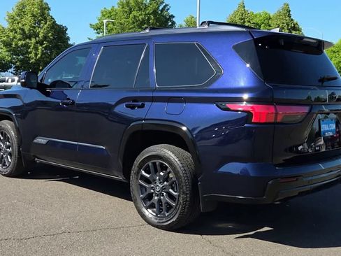 Used 2025 Toyota Sequoia Platinum AWD/4WD image 6