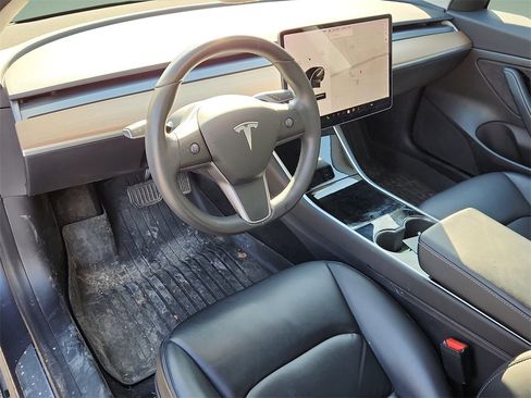 Used 2020 Tesla Model 3 Standard Range Plus image 17