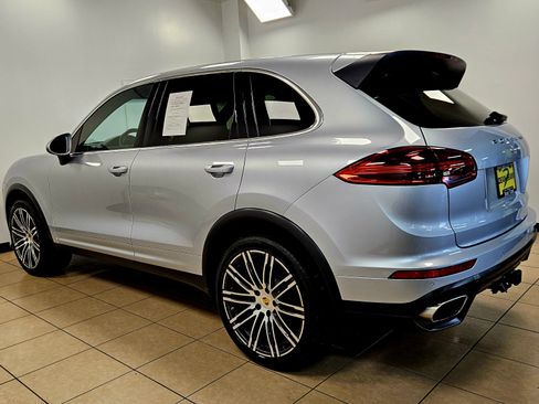 Used 2018 Porsche Cayenne Platinum Edition image 4