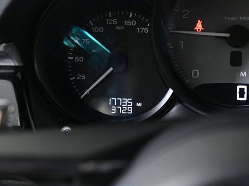 Certified 2023 Porsche Macan S image 14