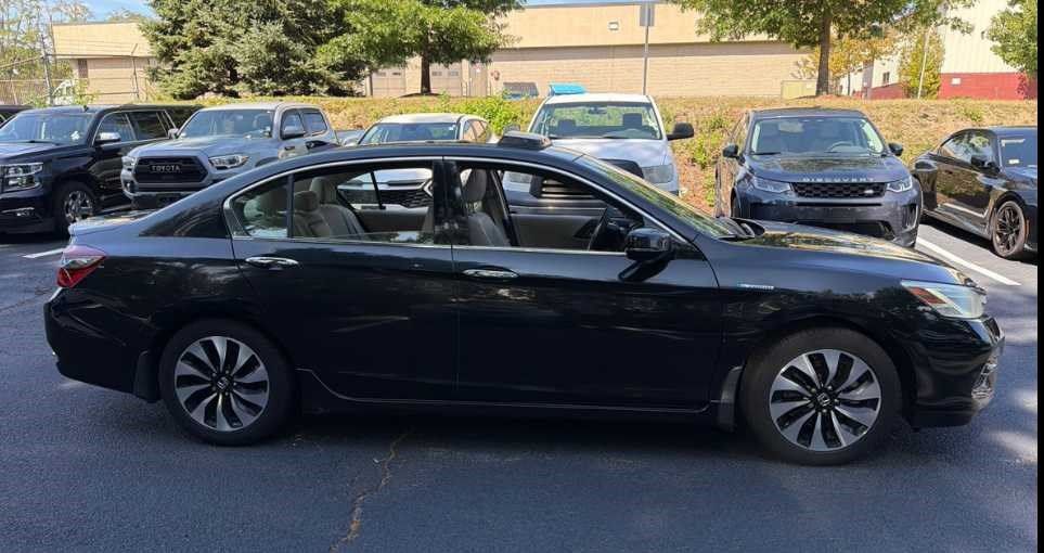 Used 2017 Honda Accord Touring image 4