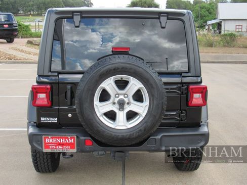 Used 2018 Jeep Wrangler Sport AWD/4WD image 5