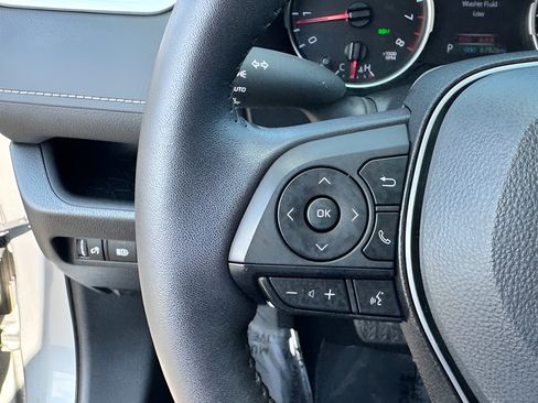 Used 2022 Toyota RAV4 XLE w/ Convenience Package AWD/4WD image 17