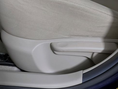 Used 2013 Toyota Corolla LE image 16