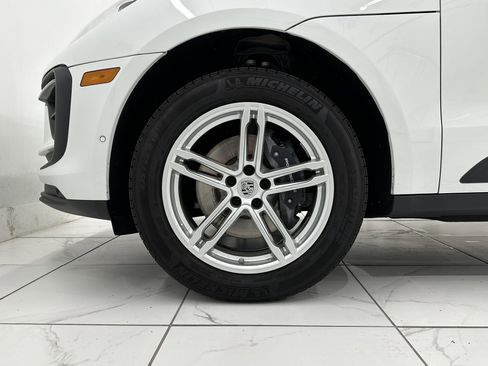 Certified 2024 Porsche Macan image 16