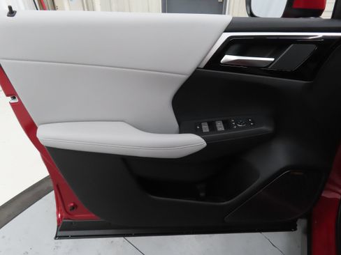 New 2026 Mitsubishi Outlander SE FWD image 10