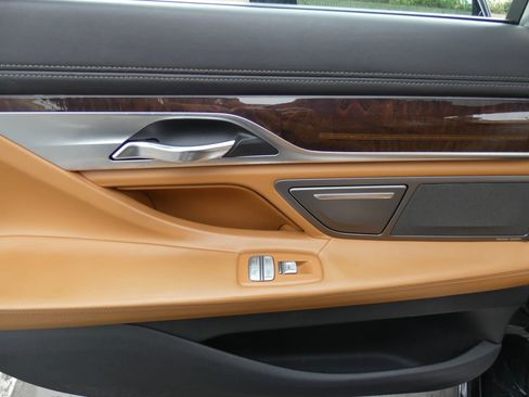 Used 2016 BMW 750i xDrive image 41