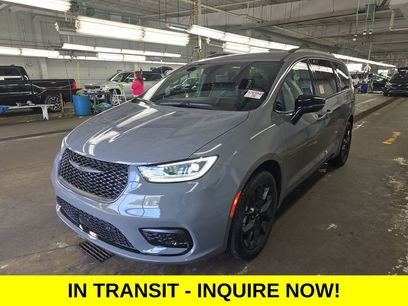 Used 2025 Chrysler Pacifica Limited