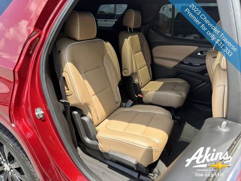 Used 2023 Chevrolet Traverse Premier FWD image 20