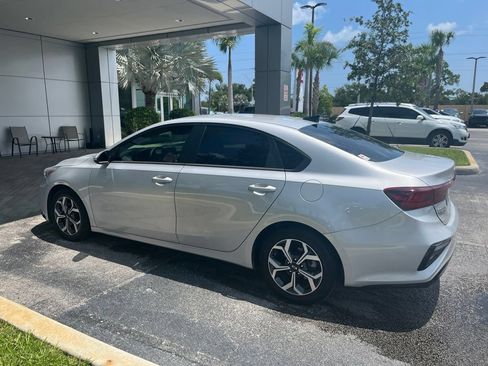 Used 2021 Kia Forte LXS FWD image 4