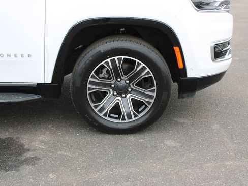 Used 2024 Jeep Wagoneer Series II image 12