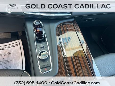 Used 2023 Cadillac Escalade Premium Luxury AWD/4WD image 32