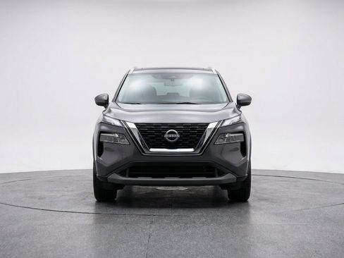 Used 2025 Nissan Rogue SV AWD/4WD image 2