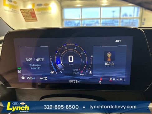 Used 2025 Chevrolet Traverse LT image 31