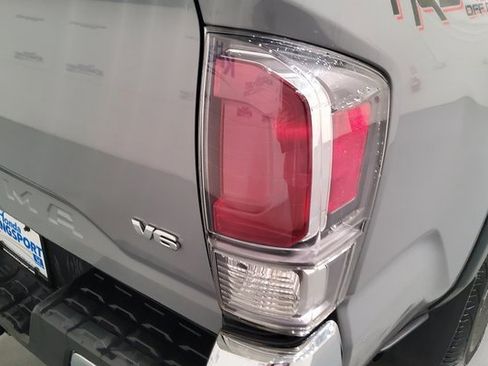 Used 2021 Toyota Tacoma TRD Off-Road image 9