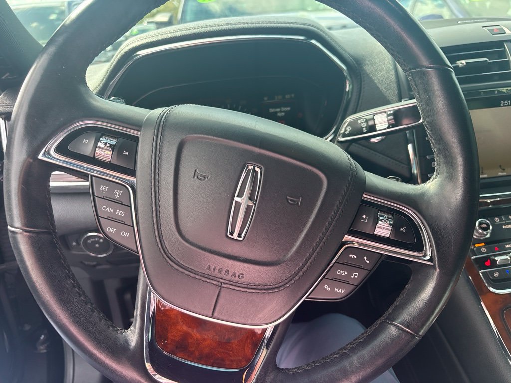 Used 2018 Lincoln Continental Select w/ Continental Climate Package FWD image 8