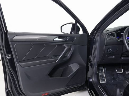 Used 2023 Volkswagen Tiguan SE R-Line image 22