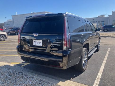 Used 2019 Cadillac Escalade ESV Luxury w/ Escalade Sport Edition image 3