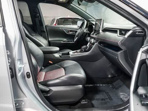 Certified 2022 Toyota RAV4 XSE w/ Weather Package AWD/4WD image 18