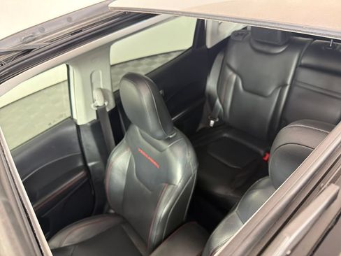 Used 2018 Jeep Compass Trailhawk w/ Leather Interior Group AWD/4WD image 9