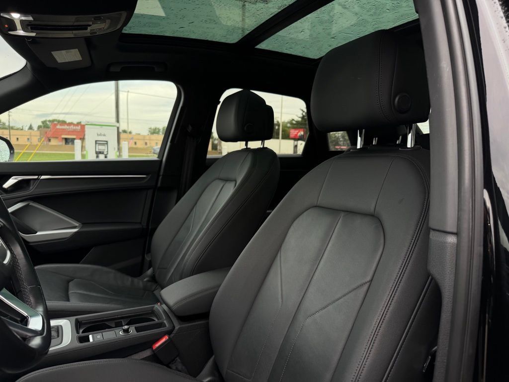 Used 2021 Audi Q3 2.0T Premium w/ Convenience Package AWD/4WD image 7