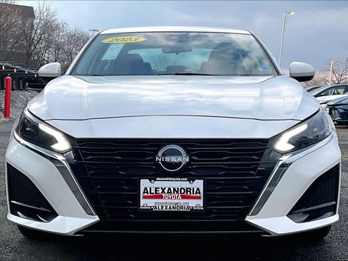 Used 2023 Nissan Altima 2.5 SV image 3