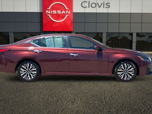 Used 2023 Nissan Altima 2.5 SV FWD image 9