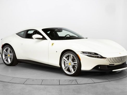 Certified 2022 Ferrari Roma image 9