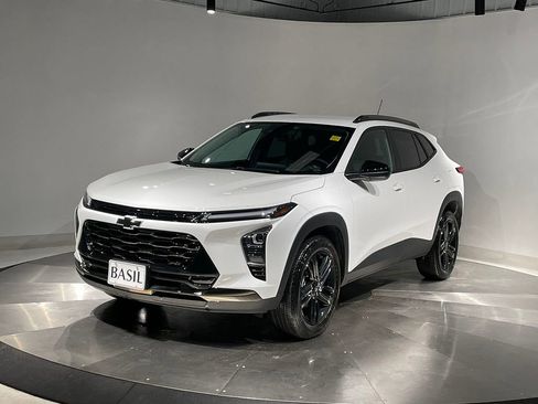 Used 2025 Chevrolet Trax ACTIV image 8