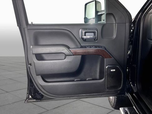 Used 2018 GMC Sierra 2500 SLT AWD/4WD image 21