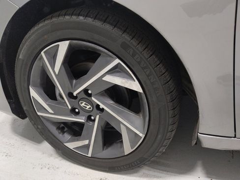 Used 2025 Hyundai Elantra Sport FWD image 31
