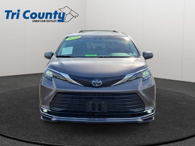 Certified 2024 Toyota Sienna XLE w/ XLE Plus Package AWD/4WD image 2