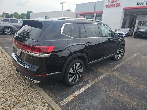 Used 2024 Volkswagen Atlas SEL AWD/4WD image 3
