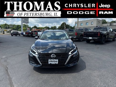 Used 2025 Nissan Altima 2.5 SV FWD image 2