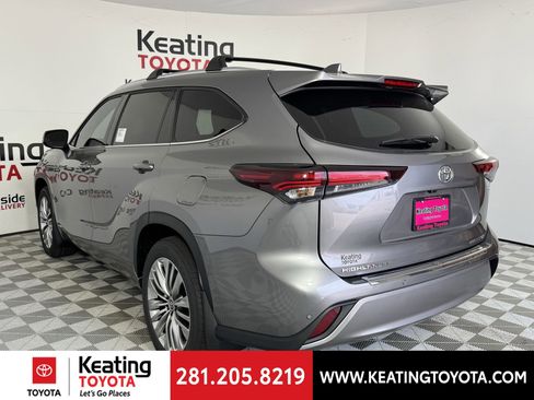 New 2026 Toyota Highlander Platinum image 10
