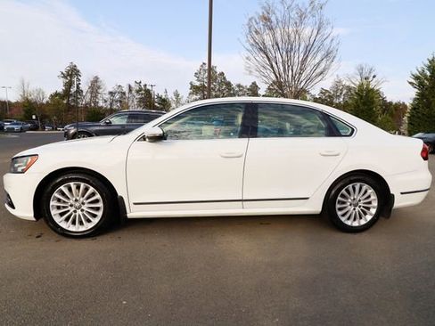 Used 2017 Volkswagen Passat 1.8T SE image 12