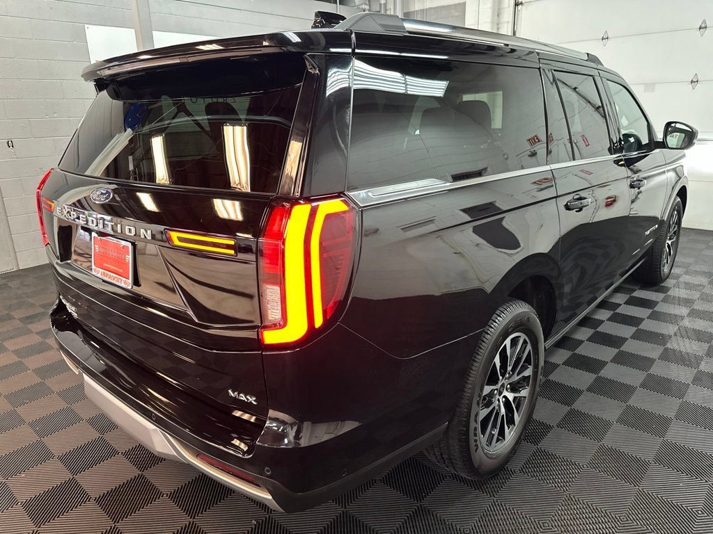 Used 2025 Ford Expedition Max Platinum AWD/4WD image 9