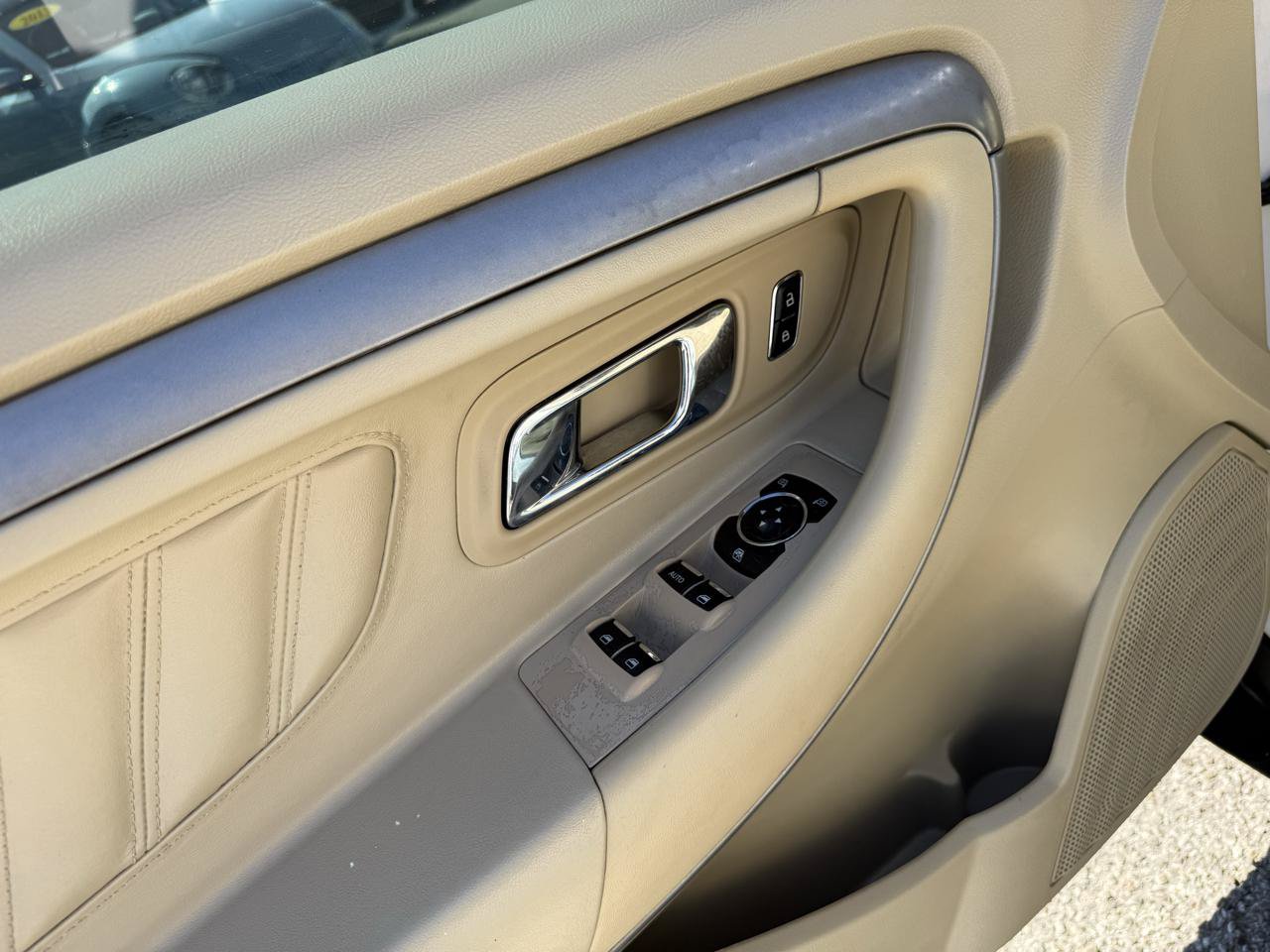 Used 2015 Ford Taurus SEL w/ Equipment Group 201A FWD image 11