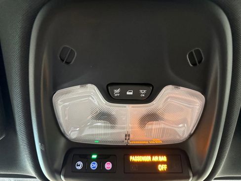 Used 2025 GMC Canyon AT4 image 35