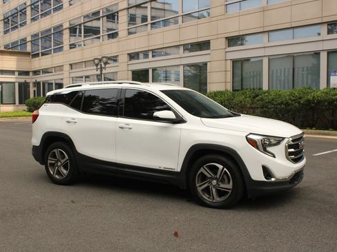Used 2020 GMC Terrain SLT FWD image 2
