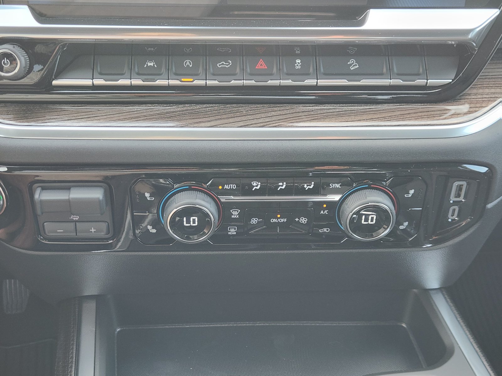 New 2026 Chevrolet Silverado 1500 RST w/ Z71 Off-Road Package AWD/4WD image 18