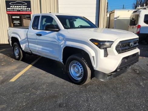 Used 2024 Toyota Tacoma SR image 6