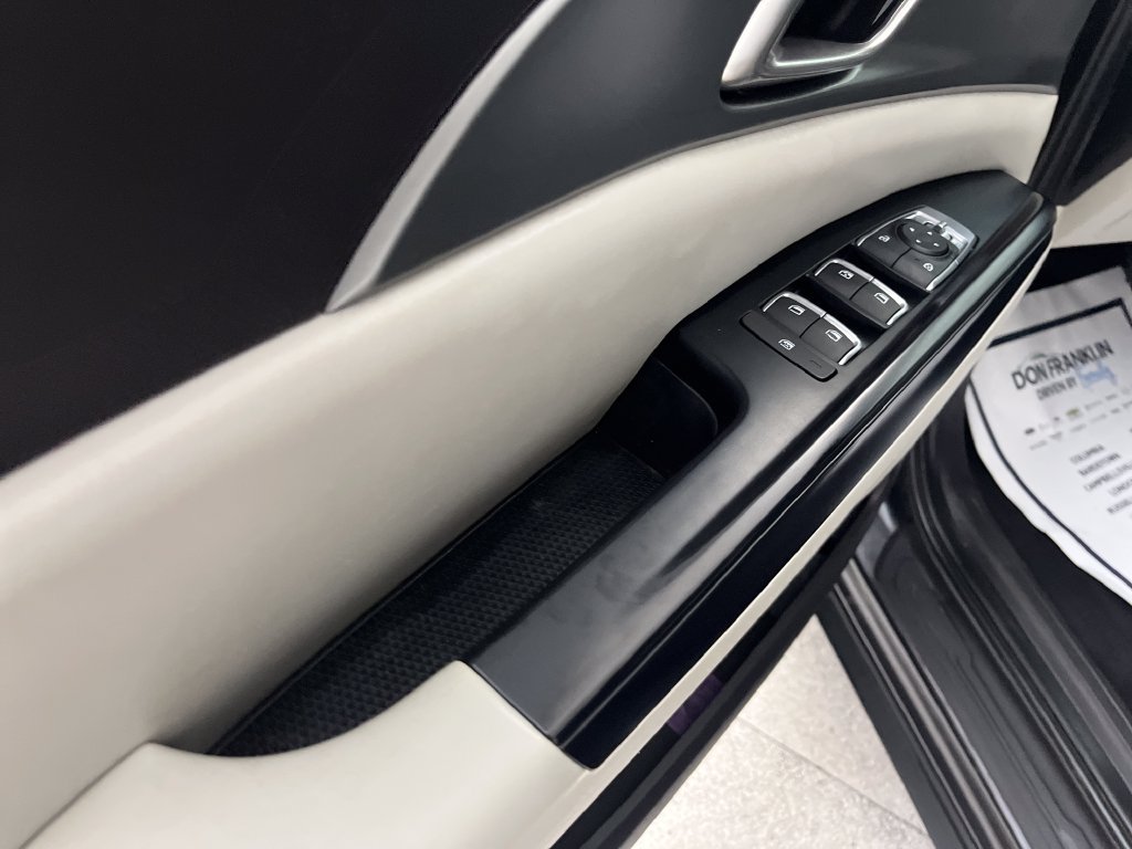 Used 2023 Kia Carnival LX FWD image 10