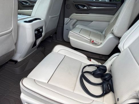 Used 2021 GMC Yukon XL Denali w/ Denali Premium Package image 22