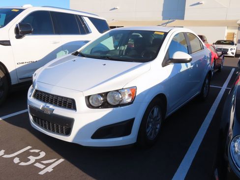 Used 2016 Chevrolet Sonic LT image 2