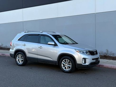 Used 2014 Kia Sorento LX image 8