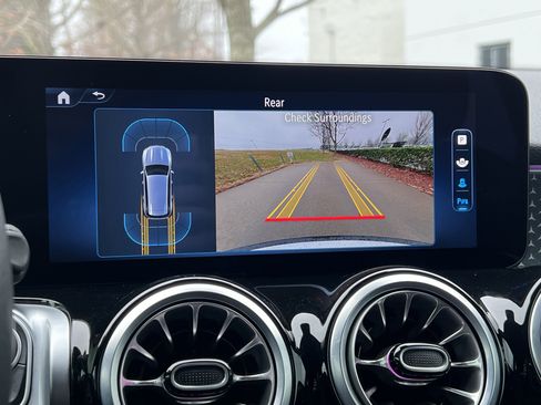 Certified 2025 Mercedes-Benz GLB 250 4MATIC image 25