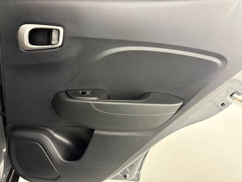 Used 2025 Hyundai Venue SEL FWD image 38