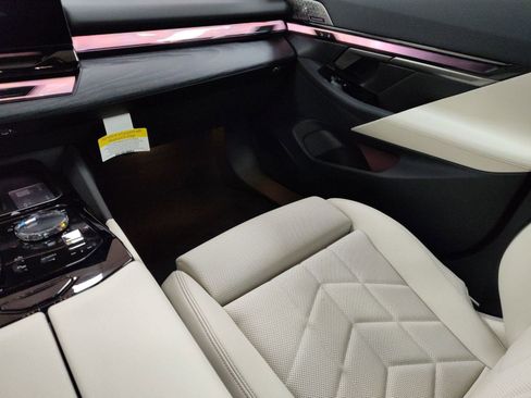 New 2026 BMW 550e xDrive w/ Executive Package image 27