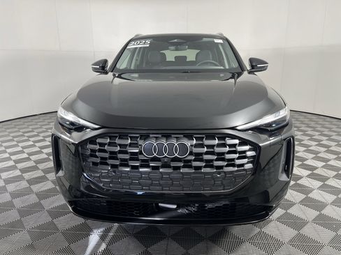 Certified 2025 Audi Q5 Premium w/ Convenience Package image 2